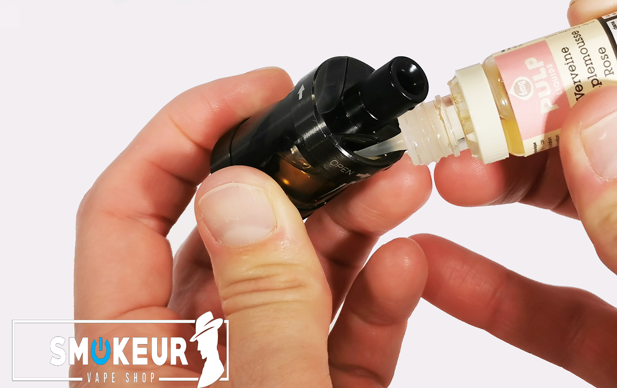 remplir le réservoir ou tank de e-cig